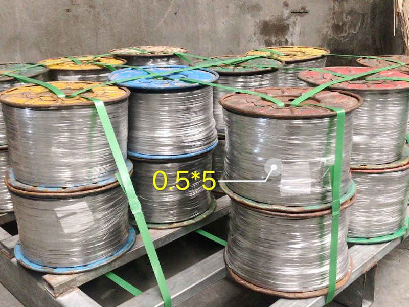 301超硬(ying)髮條彈簧不(bu)鏽鋼精密(mi)鋼帶(dai)